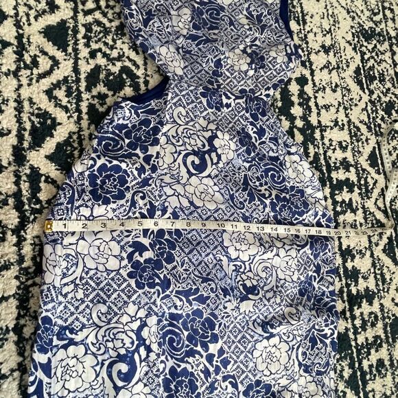 Blue and white Floral maxi with side cutouts size size small - Picture 6 of 10